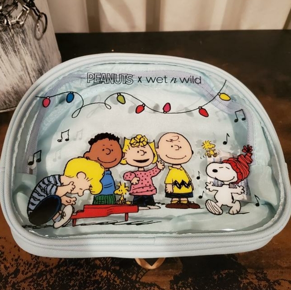 Limited Edition Wet N Wild Peanut Collection Peanuts Makeup Bag - Picture 2 of 6
